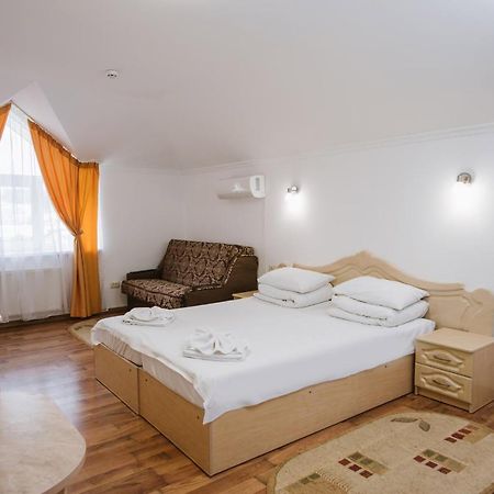 Arkada Sanatorium Hotel Трускавец Екстериор снимка