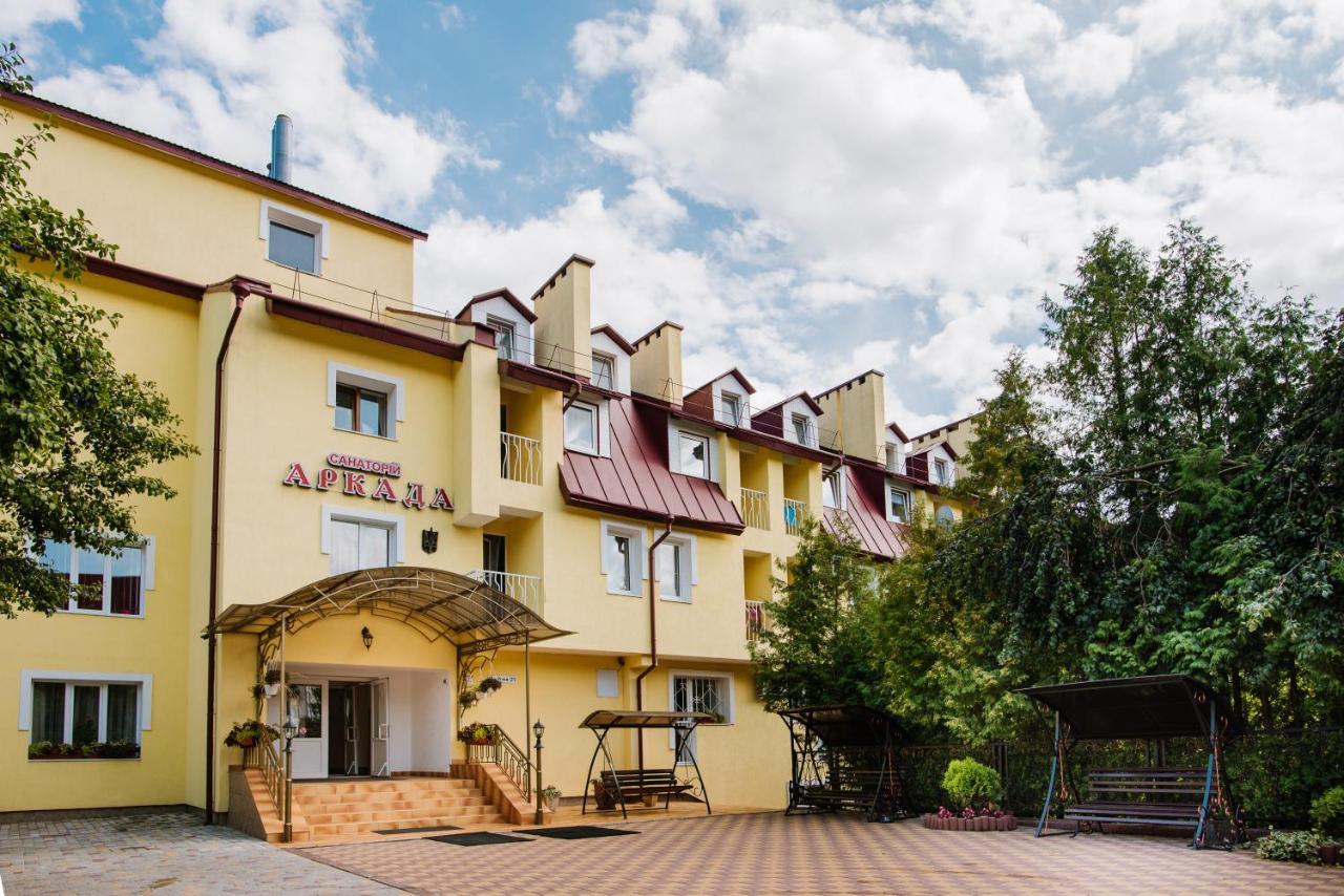 Arkada Sanatorium Hotel Трускавец Екстериор снимка