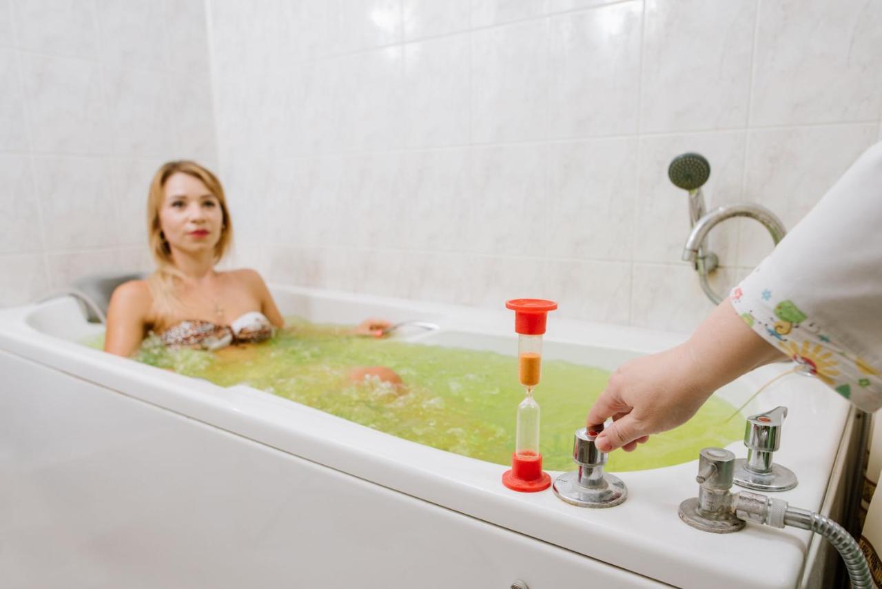 Arkada Sanatorium Hotel Трускавец Екстериор снимка
