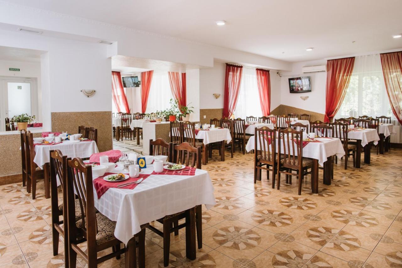 Arkada Sanatorium Hotel Трускавец Екстериор снимка